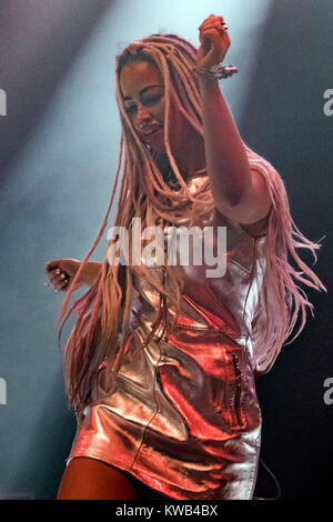 Die dänische Sängerin Aura Dione führt ein Live Konzert führt ein Live Konzert bei den Danish Music festival SmukFest 2016. Dänemark, 06/08 2016. Stockfoto