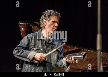 Die amerikanischen Jazz und Fusion Pianist Chick Corea führt als "Chick Corea & Die Mahnwache" in Tivoli Congress Center in Kopenhagen als Teil des Copenhagen Jazz Festival 2013. Dänemark, 02/07 2013. Stockfoto