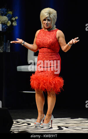 MIAMI BEACH, FL - 22. Februar: Theresa Caputo selbst als Medium auf Long Island Medium bei Fillmore Miami Beach am 22. Februar 2014 in Miami Beach, Florida Personen: Theresa Caputo Stockfoto