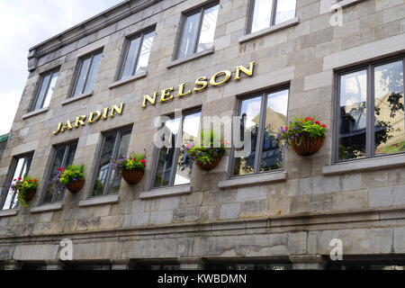 Jardin Nelson, ein Restaurant mit blühenden Terrasse in einem historischen Gebäude im Herzen von Old Montreal, Quebec, Kanada untergebracht Stockfoto