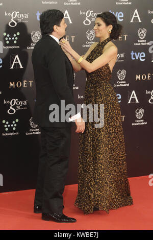 MADRID, Spanien - 09 Februar: Carlos Bardem (Javier Bardem's Bruder) und Freundin Celia Ges Goya Kino Awards 2014 im Centro de Congresos Principe Felipe am 9. Februar in Madrid 2014 besucht, Spanien Personen: Carlos Bardem (Javier Bardem's Bruder) und Freundin Celia Gessa Stockfoto