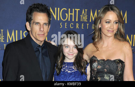 NEW YORK, NY - Dezember 11: Ben Stiller, Ella Olivia Stiller, Christine Taylor besucht die "Nachts im Museum: das Geheimnis des Grabmals" New York Premiere im Ziegfeld Theatre am 11. Dezember 2014 in New York City. Personen: Ben Stiller, Ella Olivia Stiller, Christine Taylor Stockfoto