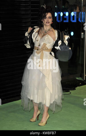 LONDON, ENGLAND - 25. Februar: Helena Bonham Carter besucht die Königliche Weltpremiere von Tim Burton's 'Alice im Wunderland' im Odeon Leicester Square, die am 25. Februar in London, England 2010. Personen: Helena Bonham Carter Stockfoto