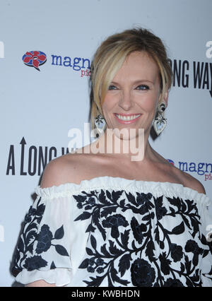 NEW YORK, NY - 30. Juni: Toni Collette besucht die "ein langer Weg nach unten" New York Premiere im City Kinos 123 Am 30. Juni 2014 in New York City. Personen: Toni Collette Stockfoto