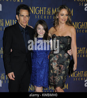 NEW YORK, NY - Dezember 11: Ben Stiller, Ella Olivia Stiller, Christine Taylor besucht die "Nachts im Museum: das Geheimnis des Grabmals" New York Premiere im Ziegfeld Theatre am 11. Dezember 2014 in New York City. Personen: Ben Stiller, Ella Olivia Stiller, Christine Taylor Stockfoto