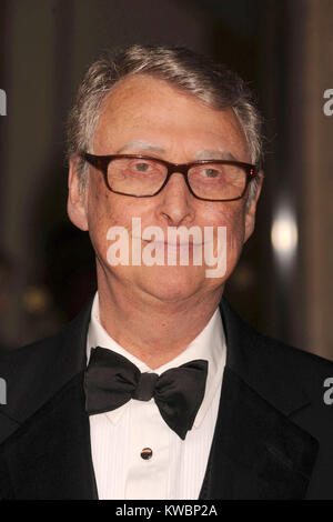 NEW YORK - 14. APRIL 2008: Regisseur Mike Nichols kommt am 14. April 2008 in New York City zur 35. Gala der Annual Film Society of Lincoln Center, die Meryl Streep als Tribut an das Lincoln Center vergab. Personen: Mike Nichols Stockfoto