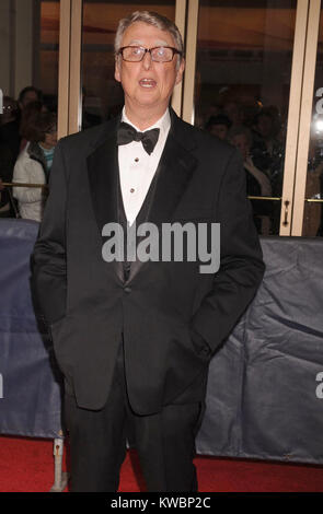 NEW YORK - 14. APRIL 2008: Regisseur Mike Nichols kommt am 14. April 2008 in New York City zur 35. Gala der Annual Film Society of Lincoln Center, die Meryl Streep als Tribut an das Lincoln Center vergab. Personen: Mike Nichols Stockfoto