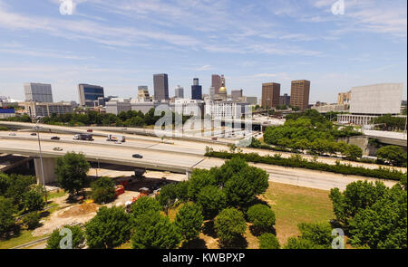 Autobahnen kreuzen und überqueren in und um die Hauptstadt von Georgia in Atlanta Stockfoto