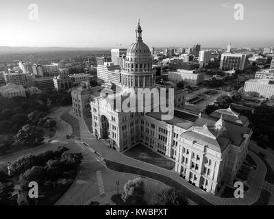 Luftaufnahme des Texas Capital Building und Austin zurück zur Universität Stockfoto
