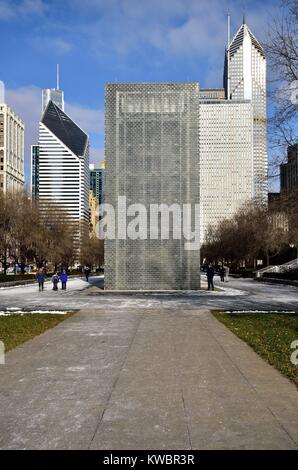 Die hintere der beiden animierten Türme, die Crown Fountain in Chicago, Millennium Park umfassen. Chicago, Illinois, USA. Stockfoto