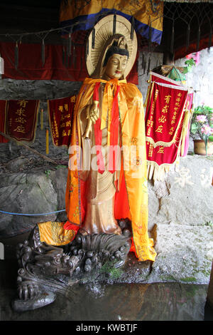 Statue der Göttin Guan Yin in der buddhistischen Tempel, Jiuhua Shan, China Stockfoto