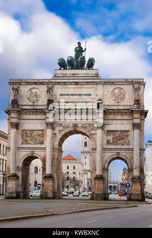 Sieg Tor (Siegestor) in München, Triumphbogen mit einer Statue von Bayern Stockfoto