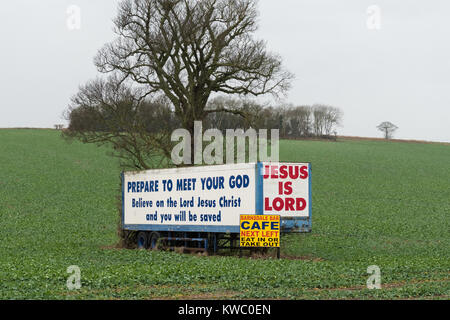 Jesus ist der Herr bereiten Sie Ihren Gott christliche Botschaft auf geparkten LKW Anhänger auf der Autobahn A1 in der Nähe des Pontefract, UK Treffen Stockfoto