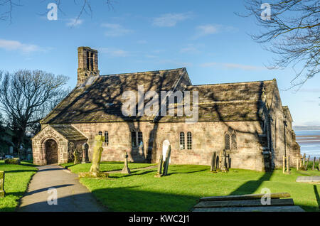 St. Peter's Kirche im Dorf Heysham, Lancashire, England. Es ist in der nationalen Liste des Weltkulturerbes für England als designated Denkmalgeschützten Gebäude erfasst. Es ist ein aktiver Anglikanische Kirche im Dekanat von Lancaster, die erzdiakonie von Lancaster und der Diözese Blackburn Stockfoto