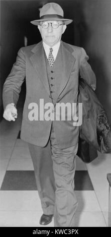 William Fox, Gründer von Fox Filme, U.S. District Court in Philadelphia. Am 21.Oktober 1941 Er war Bestechung von zwei Richter für die günstigen Urteile zu seinem Bankrott 1936 ergänzende überführt. 1942 war er 5 Monate im Gefängnis. Der Pionier film Produzent von 1900 bis 1925 blühte, aber verlor die Kontrolle über sein Studio nach dem Börsencrash von 1929. Fox Filme, war der Vorgänger von Twentieth Century Fox (BSLOC 2015 14 171) Stockfoto