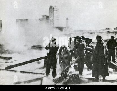 Deutsche Artillerie in Stalingrad 1942. Die Rote Armee gegen den mit 'angegriffen Operation Uranus", im November 1942, schließlich in der Umgebung des NS 6. Armee, die am Februar 2, 1943 herauszugeben. (BSLOC 2015 13 109) Stockfoto