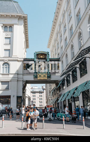 Wien, Österreich - 16 August, 2017: Die ankeruhr Wien ist eine wunderschöne Uhr im norther Teil der Innenstadt Stockfoto