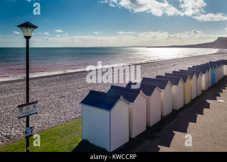 September am Strand und dem Touristen sind nach Hause gegangen. Stockfoto