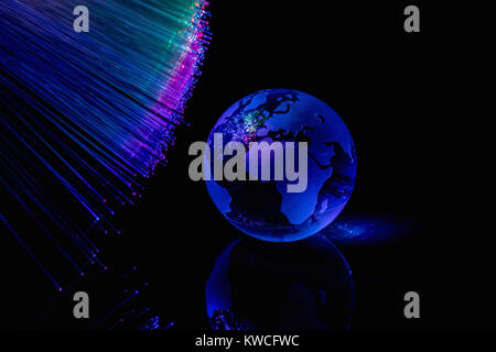 Farbe Fibre optische Hintergrund auf Schwarz, Glasfaser Leuchten mit Kugel, abstrakten Hintergrund Stockfoto