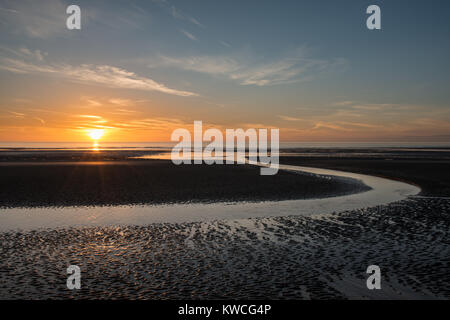 Blackpool Sonnenuntergang und Reflexion am Strand Stockfoto