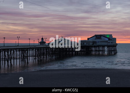Blackpool North Pier bei Sonnenuntergang Stockfoto
