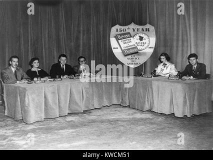 Kongressabgeordnete John F. Kennedy, der auf den TV neue Show, "Meet the Press". L-R: Herr Lindley, Frau Craig, Herr Reston, Lawrence Spivak, Frau Rountree und John Kennedy. Dez. 2, 1951. (BSLOC 2014 13 91) Stockfoto