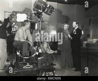 Kameramann Don Clark und Regisseur James Tinling Film eine Szene für "Sinneswandel" mit Lyle Talbot und Gloria Stuart. 20th Century Fox. Ca. 1938. -(BSLOC 2014 17 123) Stockfoto