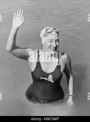 Florence Chadwick, nach ihrem vierten Schwimmen des Ärmelkanals. 1955. sie war die erste Frau den Ärmelkanal in beide Richtungen schwimmen. -(BSLOC 2014 17 187) Stockfoto