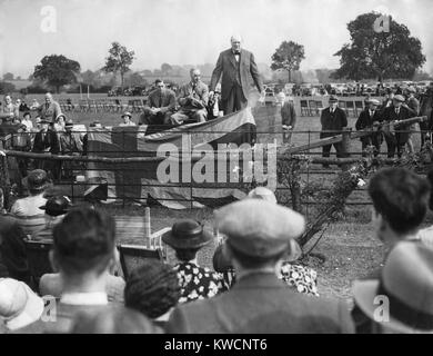 Winston Churchill anlässlich Theydon Bois, Essex, 27. August 1938. Churchill sagte, dass der gigantische Bundeswehr eine Gefahr für den Weltfrieden. -(BSLOC 2014 17 31) Stockfoto