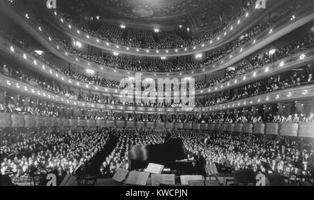 Metropolitan Opera House während eines Konzerts von Pianisten Josef Hoffmann, 28. November 1937. -(BSLOC 2014 17 116) Stockfoto