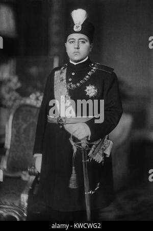 Ahmad Schah Qajar, der letzte Schah des Iran Qajar Dynastie, die von 1796 bis 1925 regiert (BSLOC 2017 1 118) Stockfoto