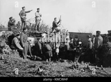 Schlacht von Catalca (Tchataldja), Ersten Balkankrieg, November 16-17, 1912 und 3. - 3. April 1913. Bulgarische Allgemeine Mihail Savov im Ottoman Positionen auf der Chataldja Linie zeigt (BSLOC 2017 1 135) Stockfoto