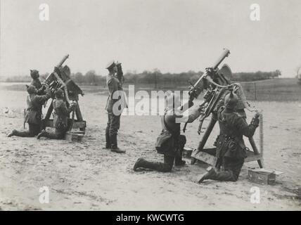 Deutsche Soldaten an der Ostfront, anti-aircraft Maschinengewehre während des Zweiten Weltkrieges 1 (BSLOC 2017 1 24) Stockfoto