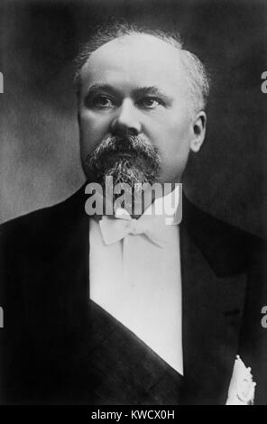 Raymond Poincare 1914, als er als Präsident von Frankreich von 1913-20 diente, während des Zweiten Weltkrieges 1. Nach dem Krieg war er der stärkere Position von Premierminister gehalten und verfolgt und anti-deutsche Politik, einschließlich der militärischen Besetzung Jan. 1923 das Ruhrgebiet (BSLOC 2017 1 77) Stockfoto