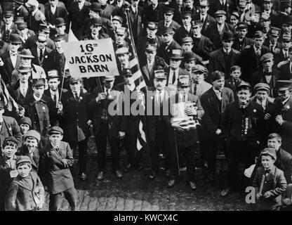 Amalgamated Verband der Straße und elektrische Eisenbahn Mitarbeiter von Amerika, zu einer Sitzung. Philadelphia Trolley Streik, Feb 21, 1910. Am 5. März 140.000 union Arbeitnehmer in einen Generalstreik zu unterstützen die Katze Männer (BSLOC 2017 2 157) Stockfoto