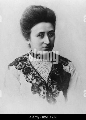 Rosa Luxemburg war die Polnische geboren Deutschen Kommunistischen revolutionären Führer. 1914 trat Karl Liebknecht und andere gefunden zu den Spartakusbund, spielte einen gewalttätigen Rolle in der deutschen Revolution von 1918-1919 (BSLOC 2017 2 57) Stockfoto