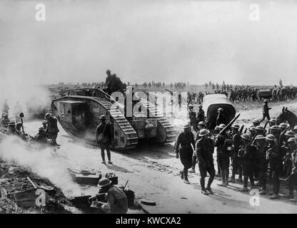 Weltkrieg 1. Die britischen Truppen in Bapaume, Frankreich, Ort der Schlacht von August 21 bis Sept. 3, 1918. Aufbauend auf den Sieg der Schlacht von Amiens, die Alliierte Gegenoffensive würden die Deutschen aus Frankreich. (BSLOC 2013 1 174) Stockfoto