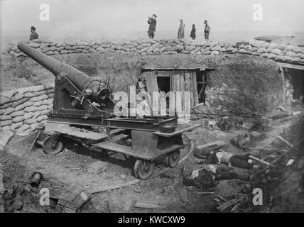 Belagerung von Osmanischen Adrianopel (Edirne) von Bulganian und serbischen Streitkräfte, Nov. 3, 1912 - März 26, 1913. Erfasst der osmanischen Belagerung Batterie mit Toten türkische Soldaten (BSLOC 2017 1 142) Stockfoto