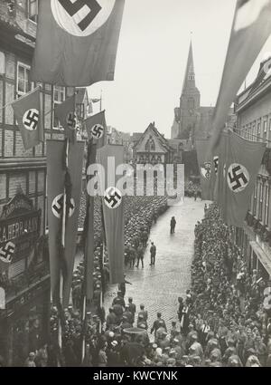 Ns-Feier des 2000. Jahrestages des Deutschen Reiches, 1936. Der 1000. Jahrestag des Todes von Heinrich I. auf dem Marktplatz in Quedlinburg, Deutschland, 2. Juli 1936 (BSLOC 2017 2 68 gefeiert wurde) Stockfoto