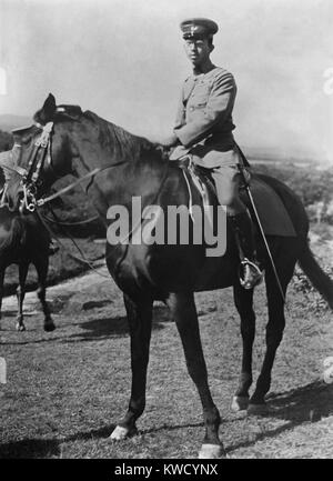 Kronprinz Hirohito, von Japan, zu Pferd, C. 1920. Kaiser Showa war die 124 Kaiser von Japan regierende von 1926-1989 (BSLOC 2017 2 74) Stockfoto
