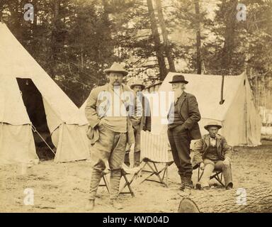 Präsident Theodore Roosevelts Camp in der Nähe von striegau Creek im Yellowstone Nationalpark, April 1903. TR zog sich in den Park für 15 Tage in der Nähe von Einsamkeit mit seinen Gefährten, und manchmal TR war ganz allein in der Wüste (BSLOC 2017 4 74) Stockfoto