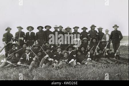 Lieut. John Pershing, Kommandant, mit seiner Truppe B Ogallala Sioux Indianische Scouts, US Kavallerie, 1891. Die Gruppe stellt in Pine Ridge, South Dakota, einige Monate nach dem Wounded Knee Massacre (BSLOC 2017 20 176) Stockfoto