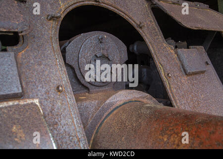 Batterie Nr. 4 bei Longues-sur-Mer, Calvados mit den Überresten seines 15-cm-Kanone. Stockfoto