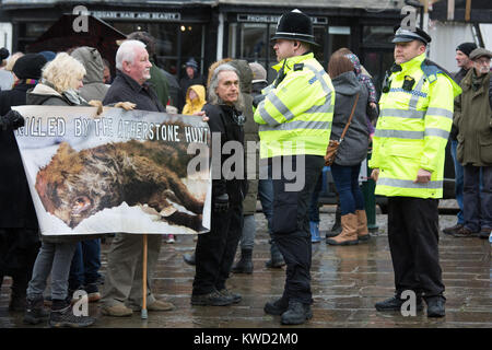 Jagd auf Demonstranten in Atherstone Marktplatz protestieren gegen Atherstone Jagd am Tag der neuen Jahre Stockfoto