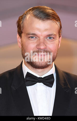 Dänische Schauspieler Pilou Asbaek besucht die Premiere für drei Anzeigentafeln außerhalb Ebbing, Missouri, 74th Venedig Film Festival in Venedig. © Paul Treadway Stockfoto