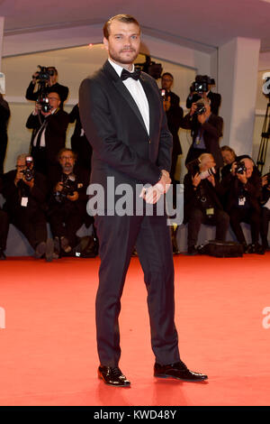 Dänische Schauspieler Pilou Asbaek besucht die Premiere für drei Anzeigentafeln außerhalb Ebbing, Missouri, 74th Venedig Film Festival in Venedig. © Paul Treadway Stockfoto