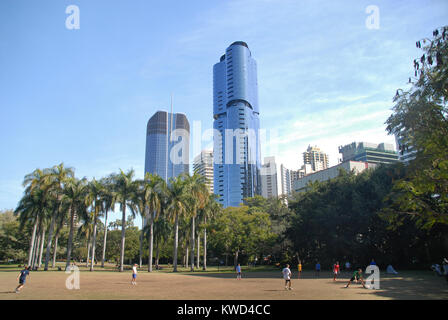 Brisbane, Australien - 28. Juli 2015: 1 William Street und Brisbane Skytower vom Botanischen Gärten gesehen Stockfoto