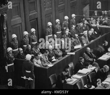 Ehemaligen deutschen militärischen und politischen Führer vor Gericht in Nürnberg. Sie wurden für Aggressionskrieg und Verbrechen gegen die Menschlichkeit verfolgt. Nov. 1945-Okt. 1946. (BSLOC 2014 13 3). Stockfoto