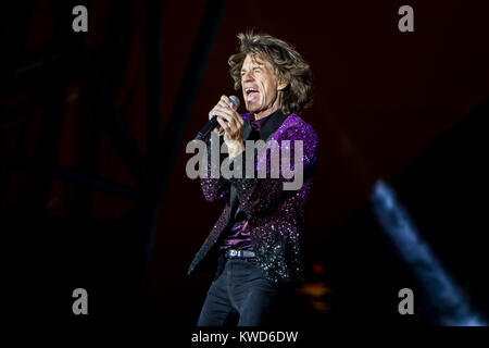 Die legendäre englische Band The Rolling Stones führt ein Live Konzert in der Orange Stage beim Roskilde Festival 2014. Hier Sänger und Songwriter Mick Jagger wird dargestellt, live auf der Bühne. Dänemark, 03.07.2014. Stockfoto