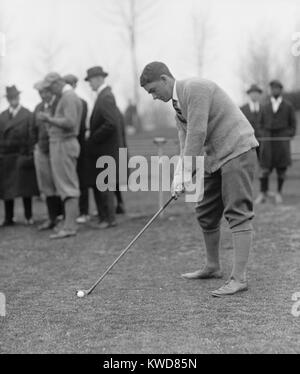 Amerikanischer professioneller Golfspieler Johnny Farrell im Jahre 1921. Er gewann 27 professionelle Spiele von 1921-1941. Er gewann die US Open 1928 und auf den ersten drei Ryder Cup Teams 1927, 1929 und 1931. (BSLOC 2015 17 109) Stockfoto